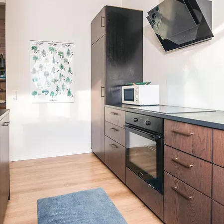 5 Person In Ans By-by Traum * Roe