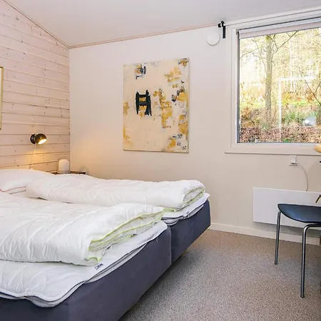 5 Person In Ans By-by Traum *