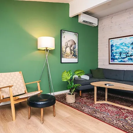 5 Person In Ans By-by Traum