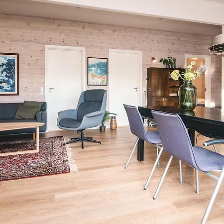 5 Person In Ans By-by Traum Roe