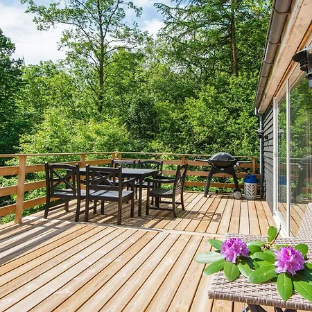 5 Person In Ans By-by Traum