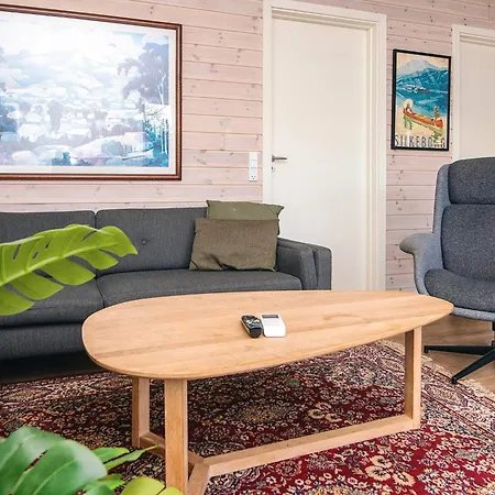 5 Person In Ans By-by Traum *