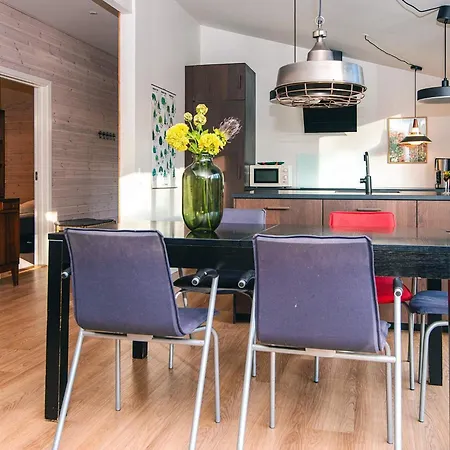 5 Person In Ans By-by Traum * Roe