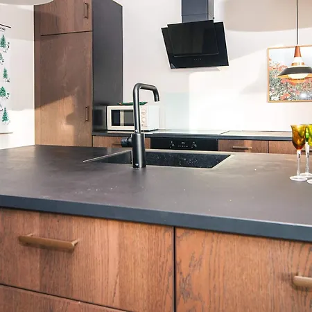 5 Person In Ans By-by Traum