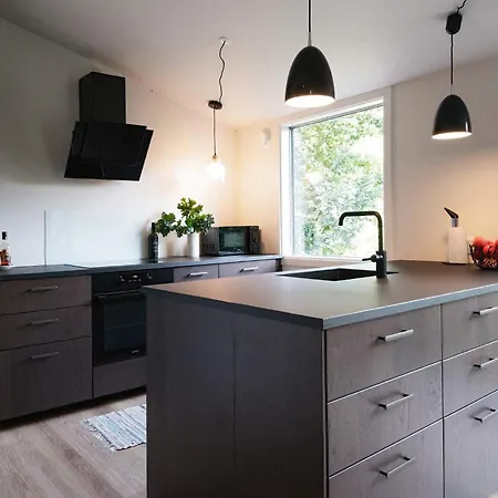 5 Person In Ans By-by Traum *