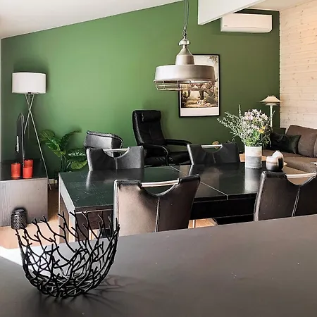 5 Person In Ans By-by Traum